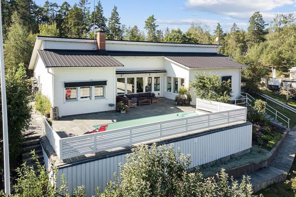 Villa Med Pool Och Bara 600M Till Havet! Trosa Exterior photo